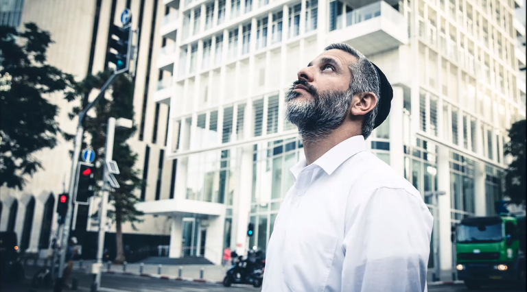 "כנראה עומס יתר": אביתר בנאי משחרר סינגל חדש