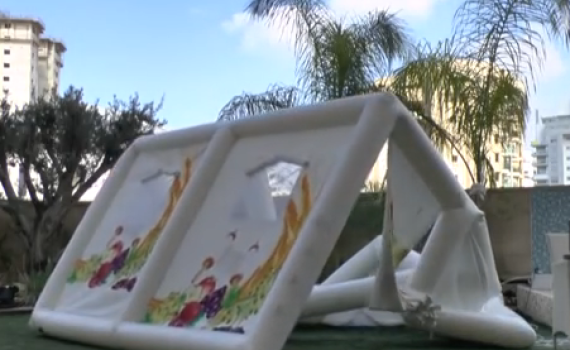 פסק: "סוכה מתנפחת כשרה כמו סוכה רגילה"