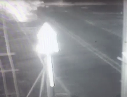 צפו: רכבת מתנגשת ברכב שניסה לחצות את המסילה