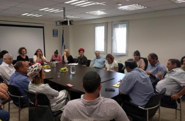 עקב תלונות בנות השירות: ג'רבי הזמין את המנכ"לים