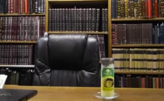 מרתק • צפו: אחר מיטתו של הרב עובדיה יוסף זצ"ל