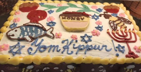 מביך: רשת מזון מכרו עוגת כיפור והפכו לבדיחה
