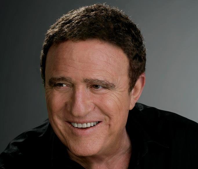 צפו: יהורם גאון מוביל פרויקט שירים לריקודי עם