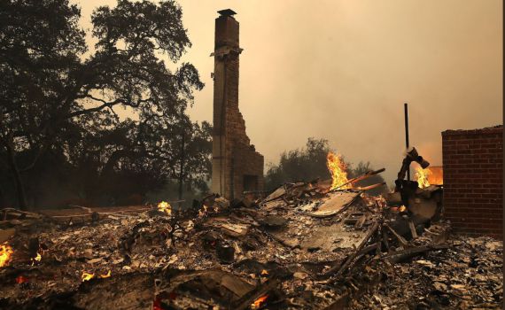 קליפורניה בוערת: עשרה הרוגים, ואלפי נפגעים