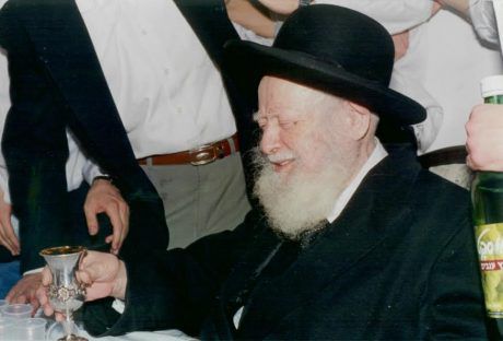 'צריך דף יפה': 10 סיפורים מרתקים על הרב שפירא