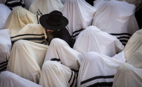 צפו • המונים בברכת הכהנים ברחבת הכותל המערבי