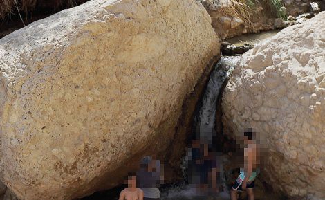 תלמיד ישיבה נפצע לאחר שיעל דרדר סלע על ראשו