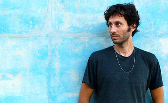 אלון עדר מופיע ב'גולה'