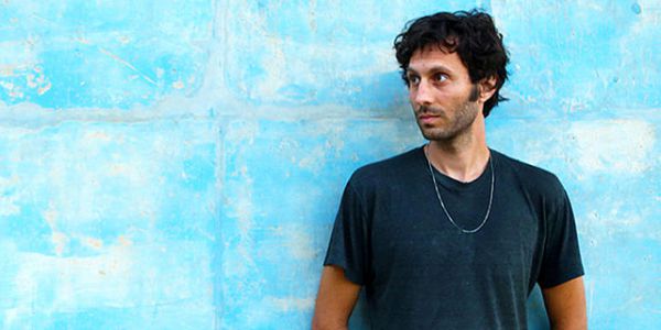 אלון עדר מופיע ב'גולה'