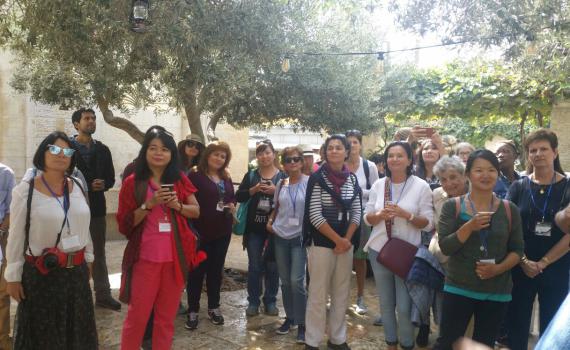 "מפה יצמח השלום": אשתו של שגריר ירדן בביקור מרגש