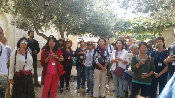 "מפה יצמח השלום": אשתו של שגריר ירדן בביקור מרגש