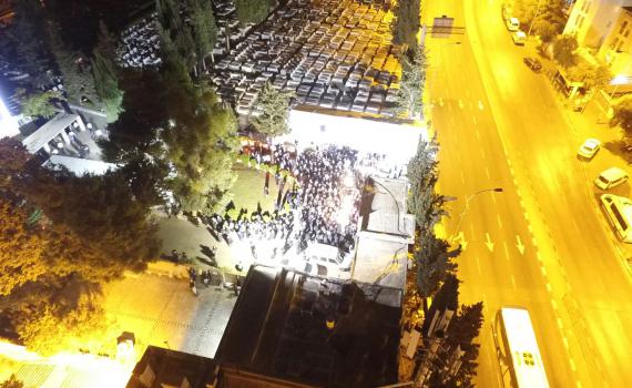 מרהיב • ממעוף הציפור: אלפים בציון הרב עובדיה יוסף