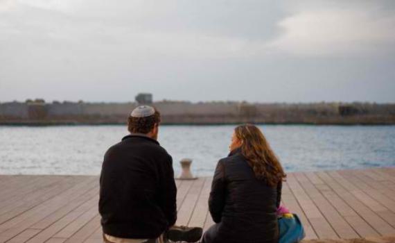 צפו: הרווקים הדתיים מגלים מה הכי קשה בדייטים