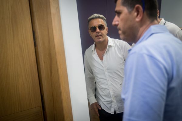 במקום אולמרט: השותף המפתיע של קובי פרץ בתא