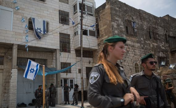 הקואליציה דורשת, והלחץ על רה"מ לבנות בחברון מתגבר