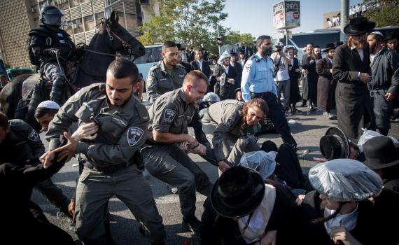 בלחץ החרדים, מונה צוות לחוק הגיוס החדש