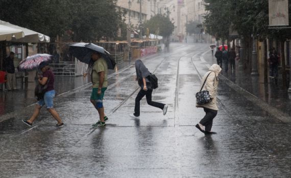 גשמים, רעמים ושטפונות- ליום אחד