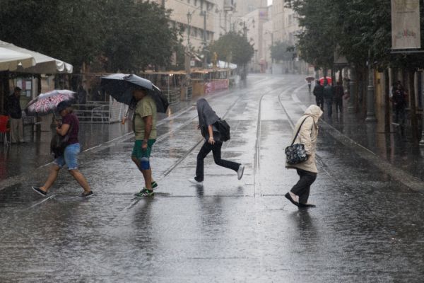 גשמים, רעמים ושטפונות- ליום אחד