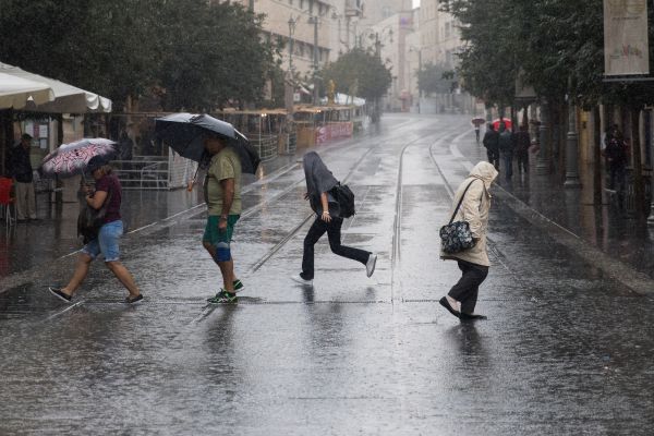 ירידה בטמפרטורות; הגשם שוב פה: תחזית מזג האוויר לסופ"ש