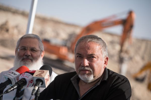 ליברמן קורא לחרם על ישובי ואדי ערה