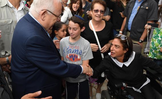 אלפים עלו לסוכת הנשיא: אורחי הכבוד- ציבור הנכים