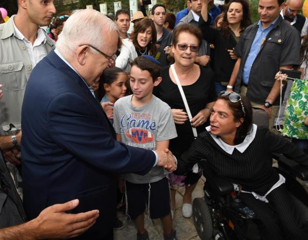 אלפים עלו לסוכת הנשיא: אורחי הכבוד- ציבור הנכים
