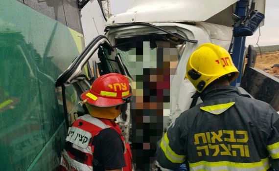 תאונת דרכים קשה בבקעה: הרוג ו- 12 פצועים