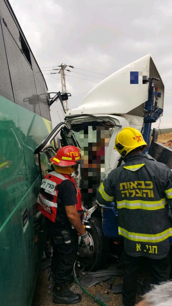 תאונת דרכים קשה בבקעה: הרוג ו- 12 פצועים