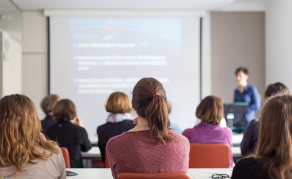 סולקה מהכיתה בשל כיסוי הראש • המרצה ננזף