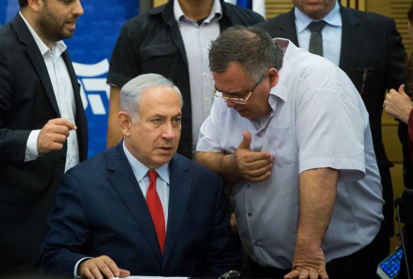 מפחדים שיקליטו אתכם? חוק חדש יאסור זאת