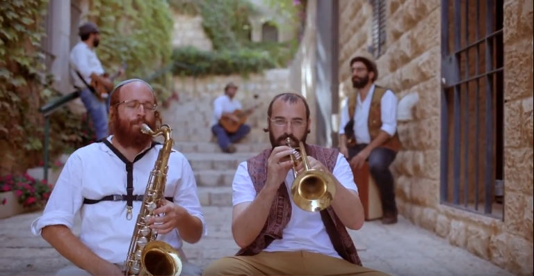 תגבירו ווליום: כשלהקת חתונות עושה ברי סחרוף