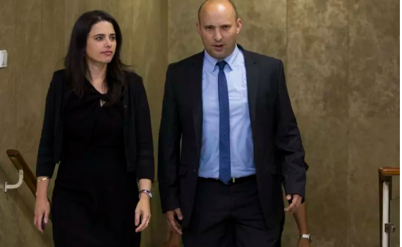 גבאי הכריז שיבטל את החוק. בנט: "לא תעשה את זה"