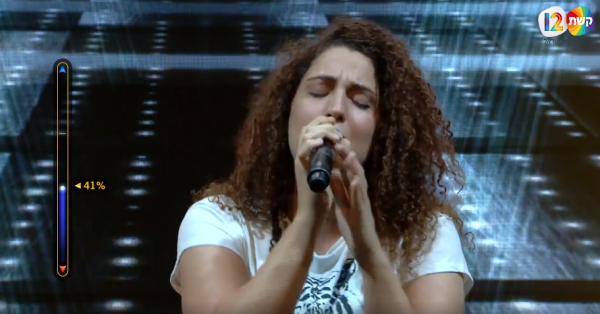 צפו: הביצוע המרגש של הבת המאומצת של קרן פלס