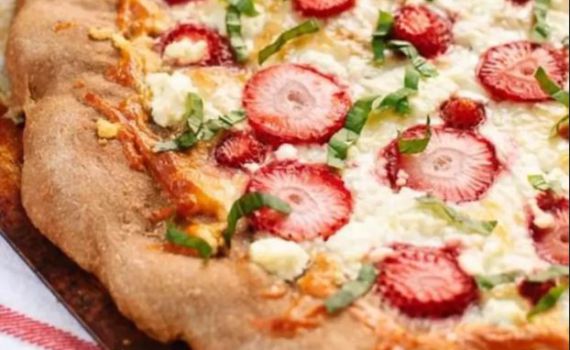 החיים תותים?הפיצה ההזויה ששברה שיאים ברשת