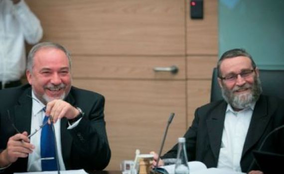 המשבר הבא? ישראל ביתנו נגד החוק של החרדים