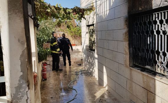 השוטר פרץ לבית הבוער והציל את שני הילדים