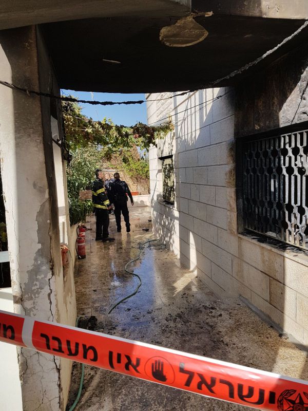 השוטר פרץ לבית הבוער והציל את שני הילדים