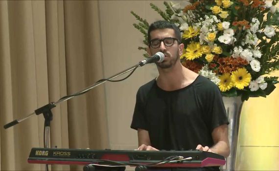 צפו: חנן בן ארי מאחד לבבות בטקס הזיכרון לרצח רבין