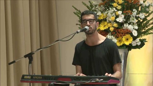 צפו: חנן בן ארי מאחד לבבות בטקס הזיכרון לרצח רבין