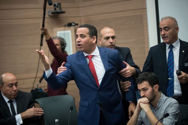 עוצר יציאות וביטול קיזוזים; באופוזיציה יוצאים למלחמה על "חוק ההמלצות"