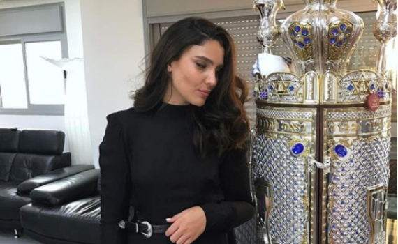 מזל טוב: מלכת היופי המתחזקת התארסה