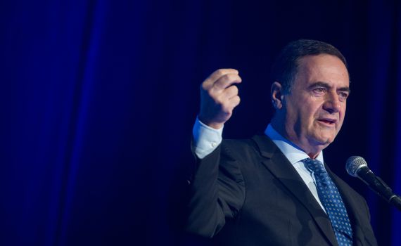 "להפסיק את עבודתה של העובדת הערבייה"