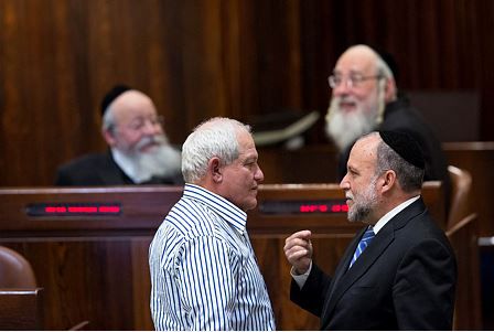 מי צריך כאב ראש? השר כ"ץ מוריד ממנו את הסמכות