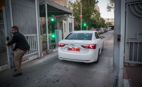 לאחר כארבע שעות; הסתיימה חקירתו של נתניהו