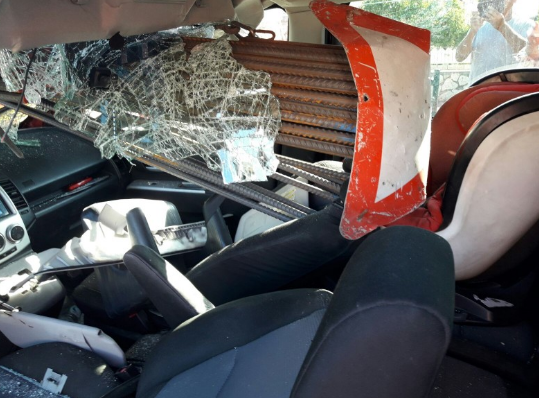 נס: ברזלים שיפדו את כיסא התינוק ברכב. תיעוד