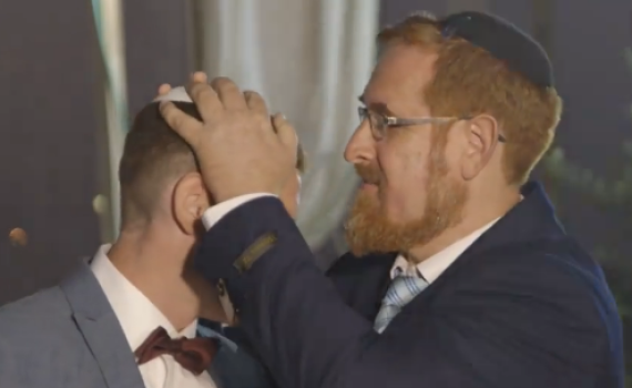 מרגש • ללא רעייתו יפי: יהודה גליק חיתן את בנו.צפו