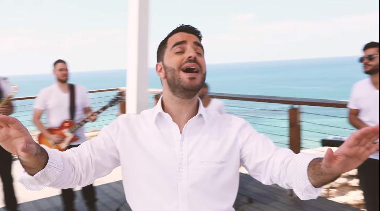 צפו: כשלהיט החתונות פגש את קולדפליי