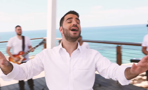 צפו: כשלהיט החתונות פגש את קולדפליי