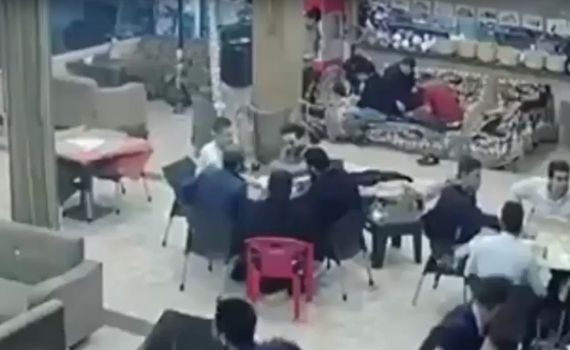 330 הרוגים ברעידת אדמה באיראן: צפו ברגעי החרדה