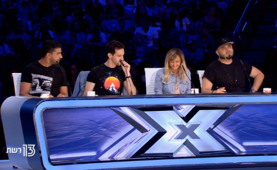 שר פחות מ10 שניות- ודורש פיצוים בסך מיליון ש"ח